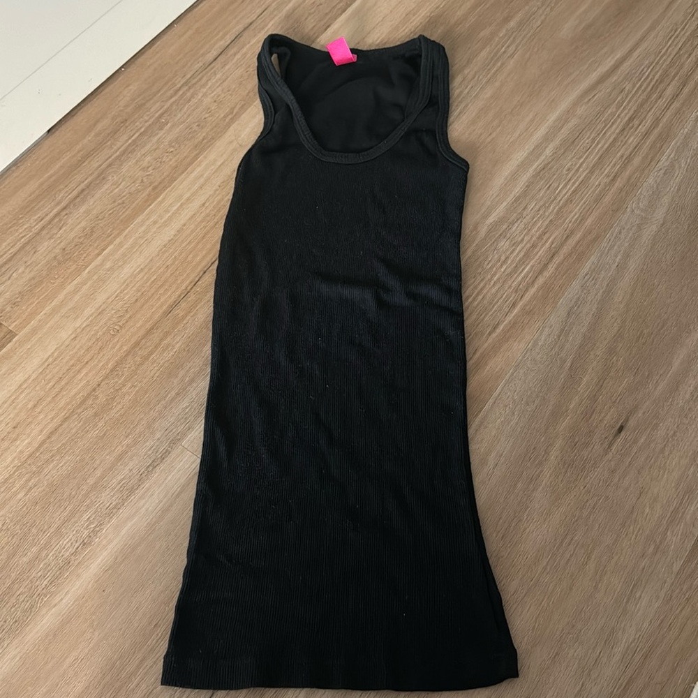 Plain black tank top (stretchy fabric)